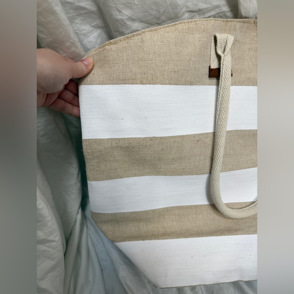 Women’s Large Tan and White Striped Reusable Tote Bag. - Picture 12 of 16